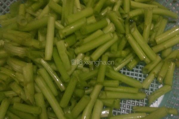 酸辣空心菜梗的做法图解2