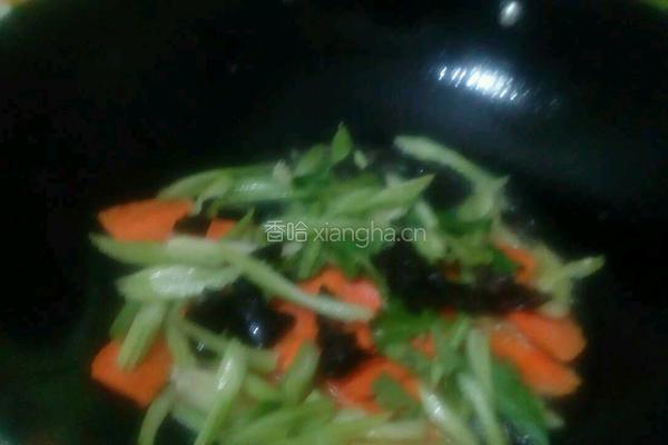 芹菜炒豆腐的做法图解4