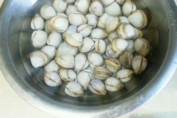 蛤蜊鹌鹑蛋豆腐羹的做法图解2