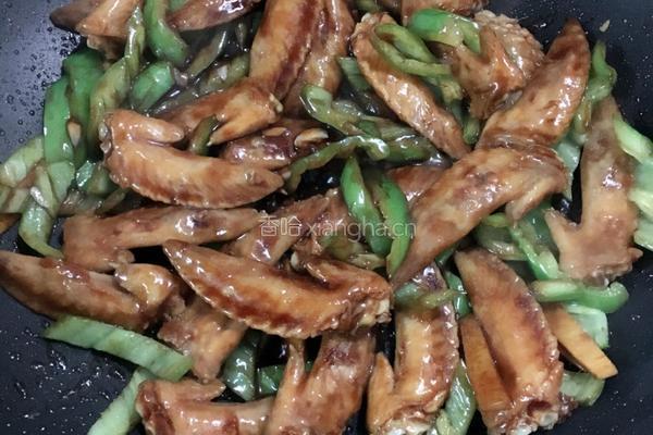 青椒炒鸡翅尖的做法图解5