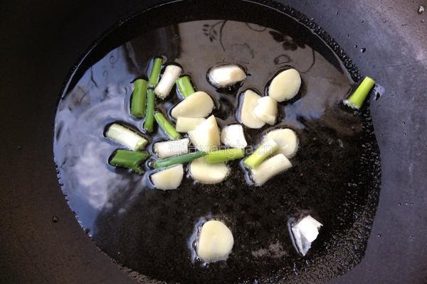 梅花肉炖粉条的做法图解8