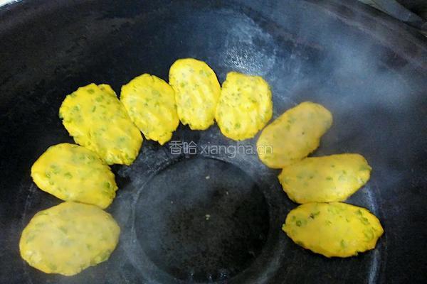 榆树钱烫面大饼子的做法图解6