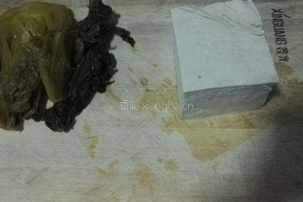 酸菜鱼头豆腐的做法图解3