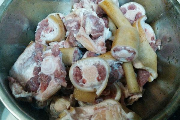  红烧牛尾的做法图解1