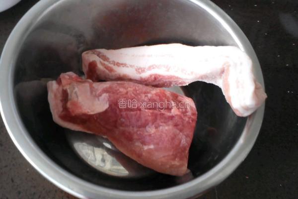 荠菜猪肉丸子海鲜汤的做法图解1