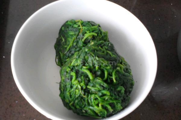 荠菜猪肉丸子海鲜汤的做法图解2