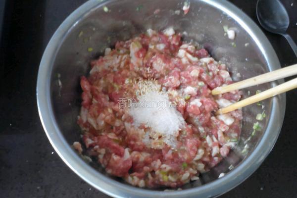 荠菜猪肉丸子海鲜汤的做法图解4
