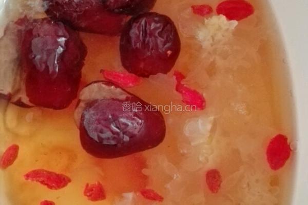 雪莲子桃胶银耳汤的做法图解4