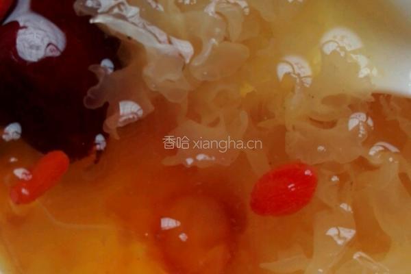 雪莲子桃胶银耳汤的做法图解5