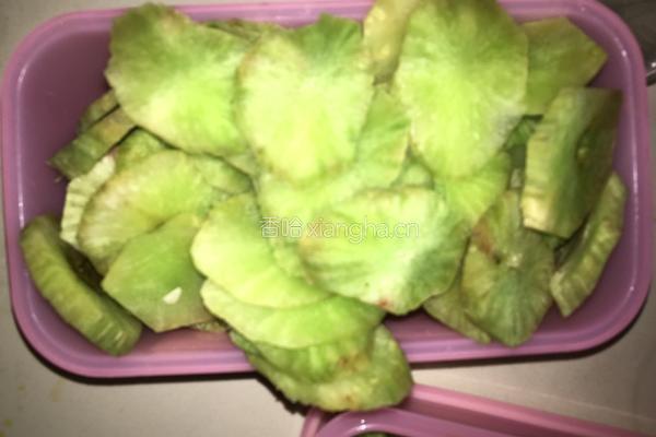 莴笋腊肠的做法图解2