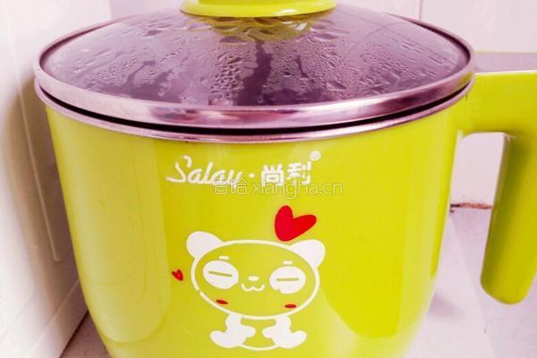 校园食谱之清煮挂面的做法图解1