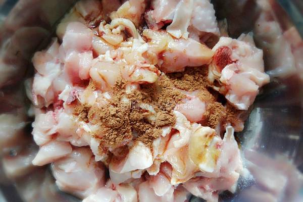 豌豆炒鸡块的做法图解2