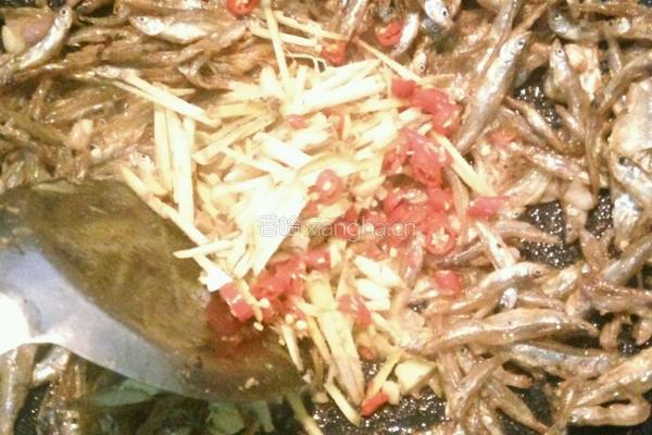 爆炒干鱼子的做法图解5