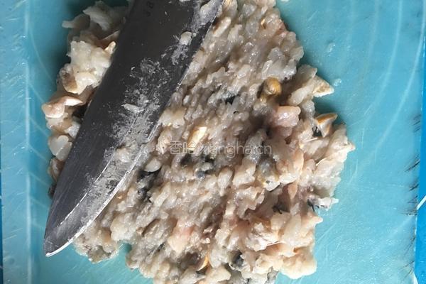 雪菜笋丝黄鱼馄饨的做法图解2
