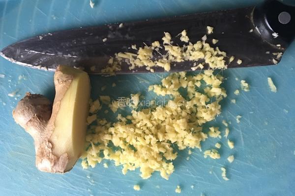 雪菜笋丝黄鱼馄饨的做法图解4