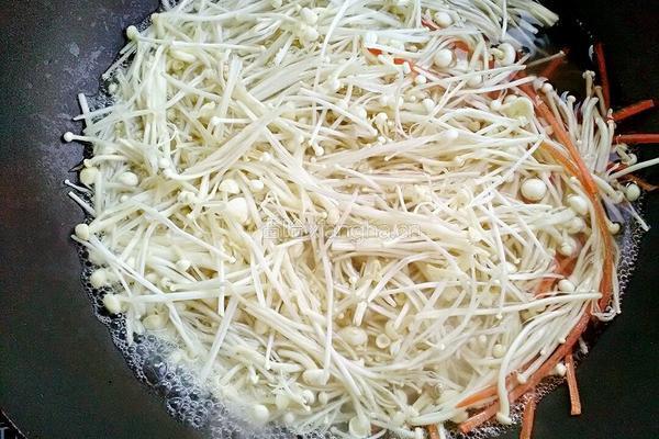 蒜香青豆拌金针菇的做法图解7