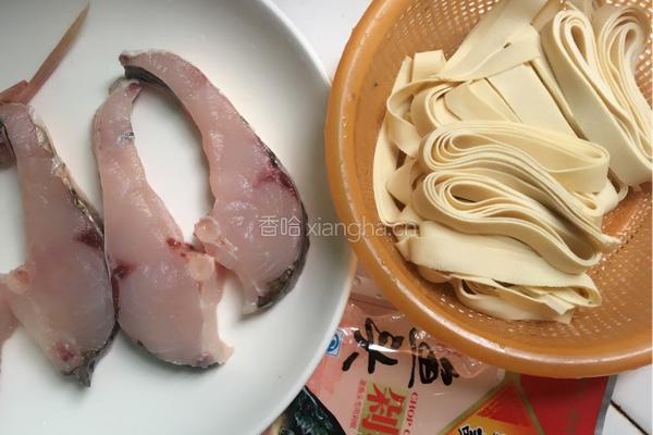 剁椒鱼块的做法图解1