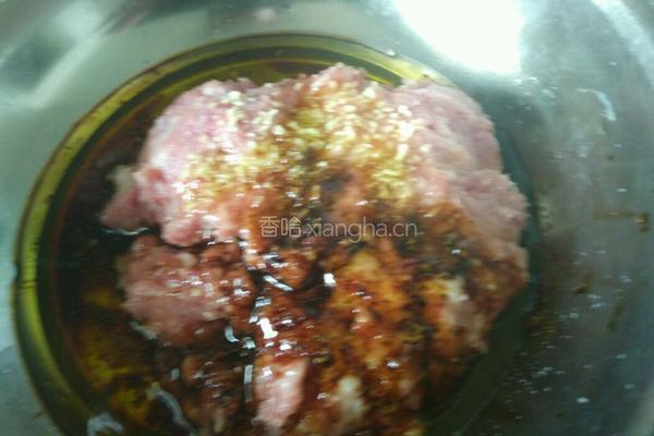 韮菜肉杂粮包的做法图解3