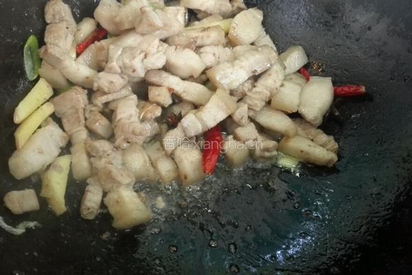 五花肉烧腐竹的做法图解4