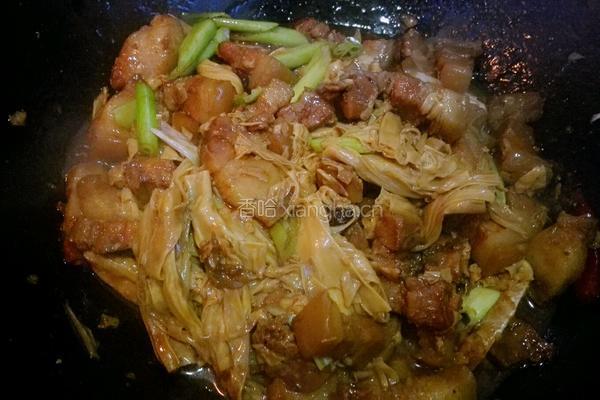 五花肉烧腐竹的做法图解8