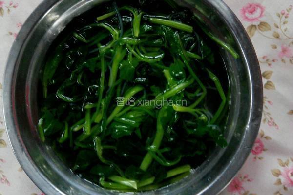 凉拌菠菜粉丝的做法图解1