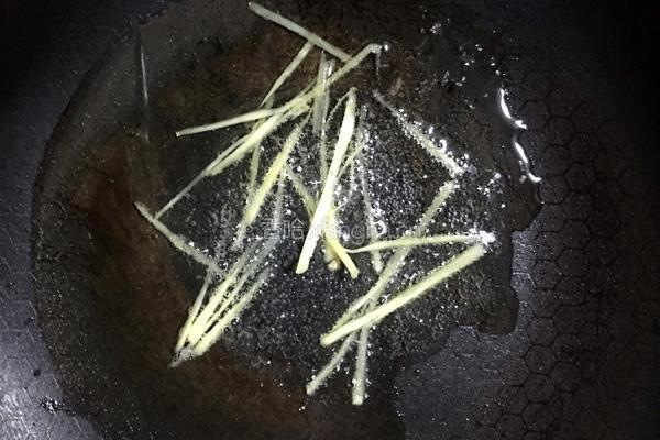 鲈鱼酸菜汤的做法图解4