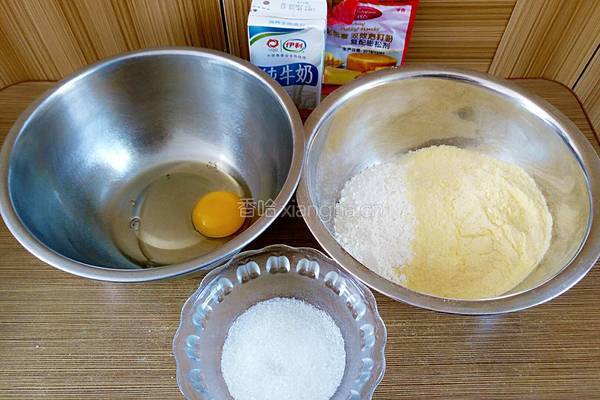 牛奶鸡蛋玉米饼的做法图解1