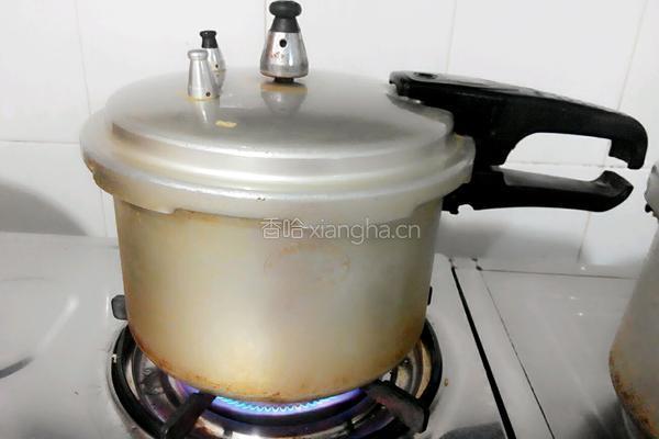 排骨苦瓜汤的做法图解4