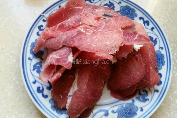 洋葱木耳炒羊肉的做法图解1