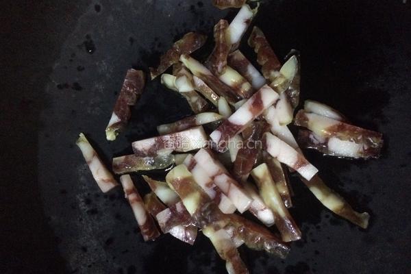 水竹笋炒腊肠的做法图解5