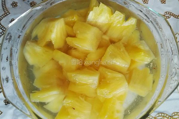 菠萝咕噜肉的做法图解1