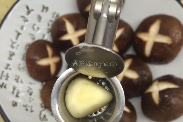 蒜蓉烤香菇的做法图解3