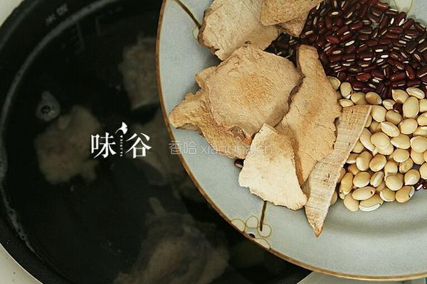 双豆土茯苓骨头汤的做法图解4