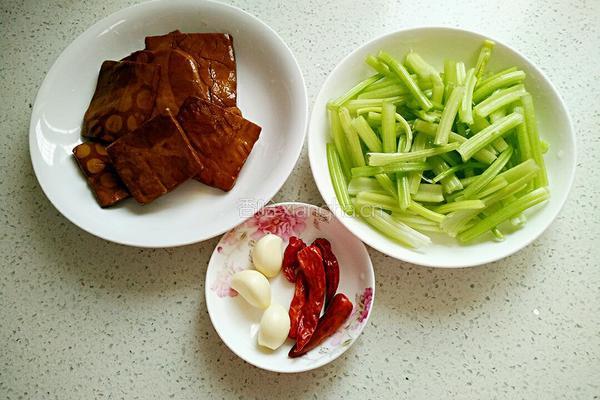 芹菜炒香干的做法图解1