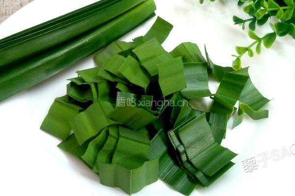 榄钱鸡蛋饼的做法图解2