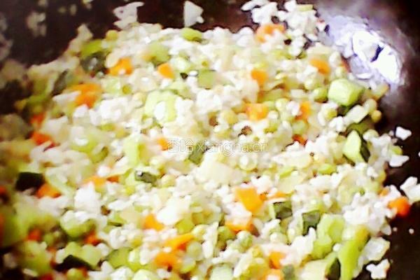 菠蘿炒飯的做法图解6