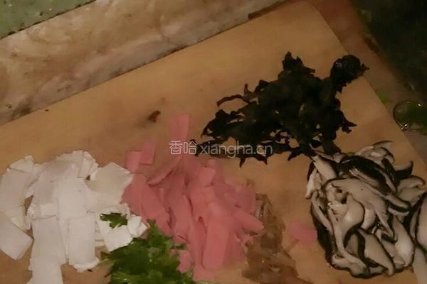 酸辣汤的做法图解1
