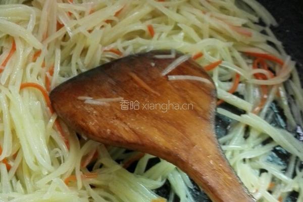 清炒胡萝卜土豆丝的做法图解5