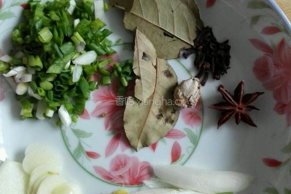 土豆肘子的做法图解2