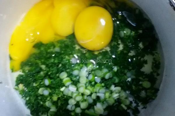 荠菜鸡蛋饼的做法图解4