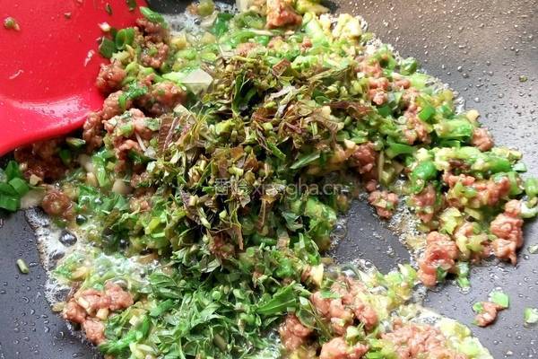 香椿芹菜肉渣的做法图解6