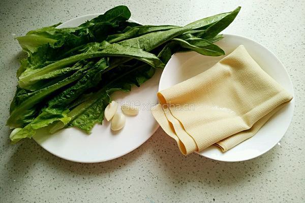麻汁莴笋叶的做法图解1