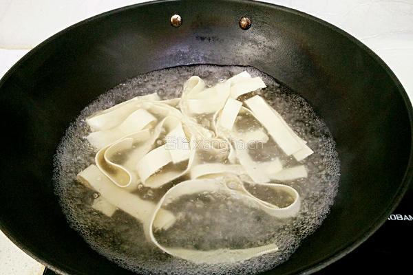 麻汁莴笋叶的做法图解4