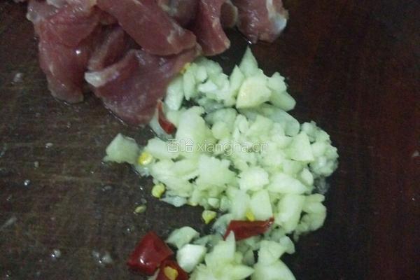 肉片炒蒜薹的做法图解2