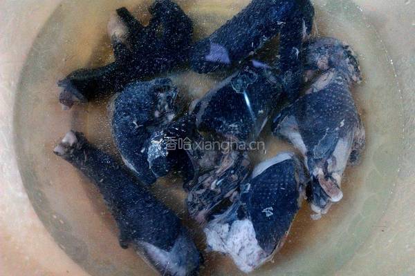 椰子煲乌鸡汤的做法图解5
