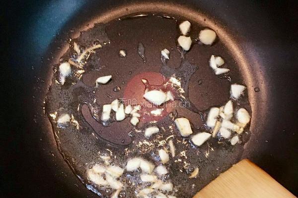 虾仁蒜苔杂炒的做法图解5