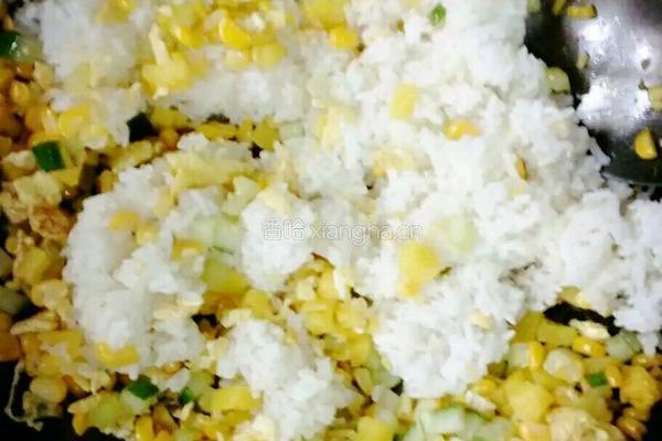 酸甜瘦身菠萝炒饭的做法图解10
