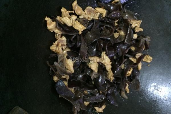 木耳炒瘦肉的做法图解7