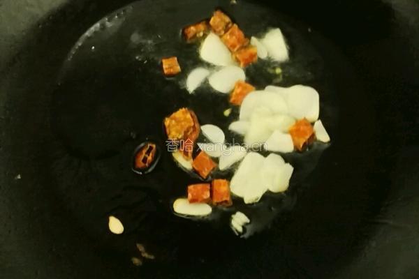 酱焖炸猪皮的做法图解4