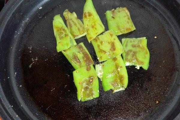 蒜香虎皮尖椒的做法图解6